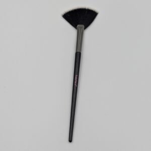 Ruby Face Fan Brush
